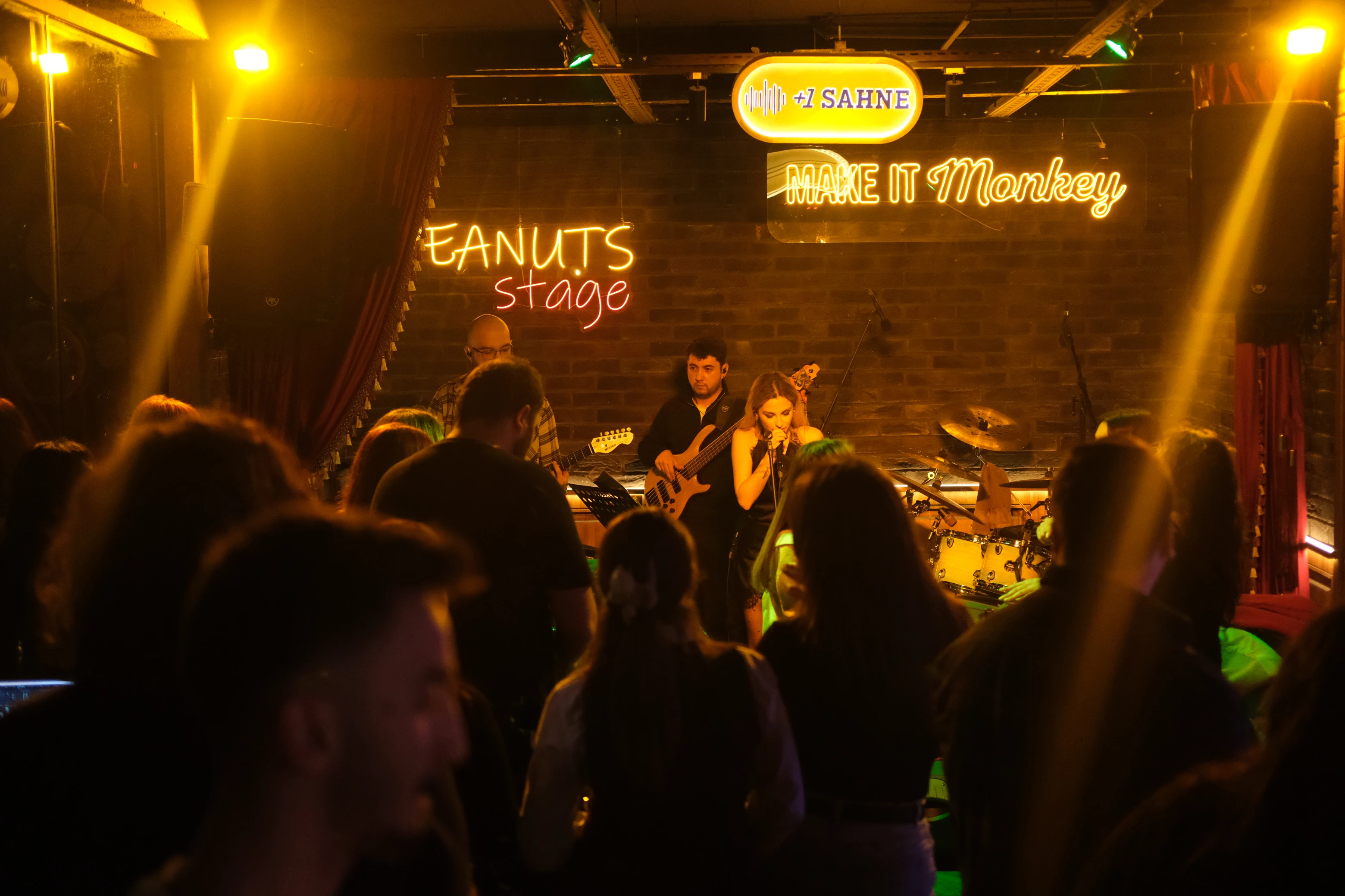 Peanuts galeri fotografi 9